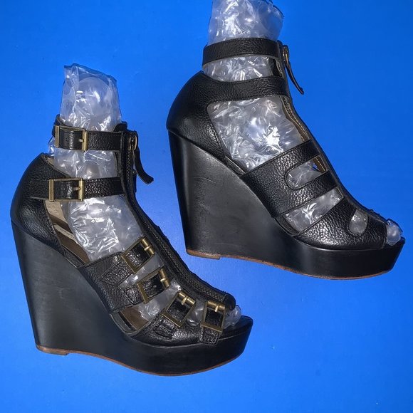 CYNTHIA VINCENT Black Front Zip Buckles Platform Wedge Shoes Sz 5.5 - Picture 1 of 5